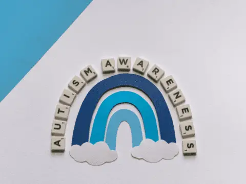 early signs of autism in infants